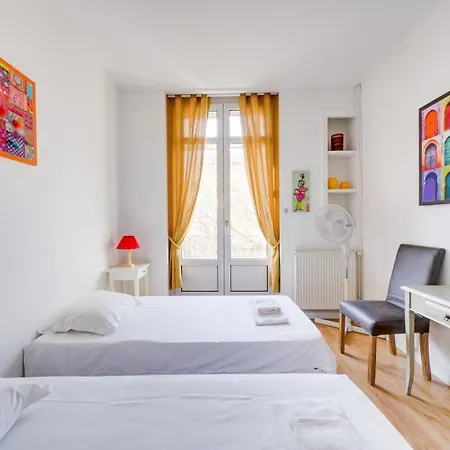 Lovely With Exceptional Terrace Бордо