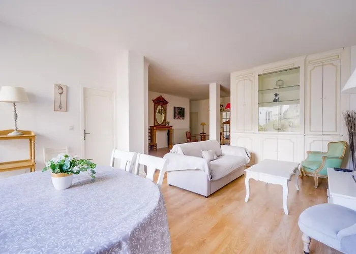Apartman Lovely With Exceptional Terrace