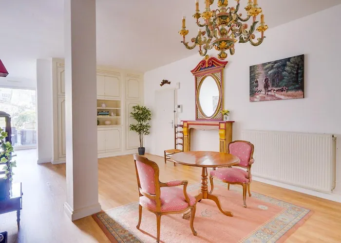 Lovely With Exceptional Terrace Lägenhet *